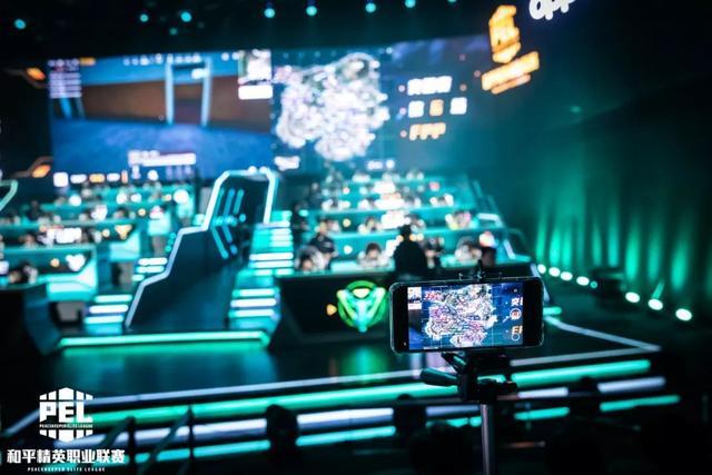 发挥得更加 发挥得更加